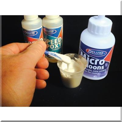 Micro balloons filler- White powder for snow scenes with ScatterGrip