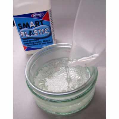 Smart Plastic - Heat mouldable modelling plastic. Melt & then mould in your hand.