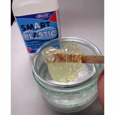 Smart Plastic - Heat mouldable modelling plastic. Melt & then mould in your hand.