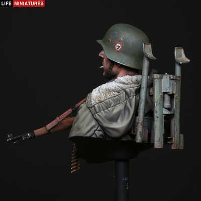 MG42 Tripod Carrier, Totenkopf Division, Kharkov 1943