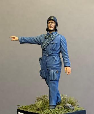 Italian tank man pointing