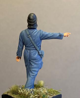 Italian tank man pointing