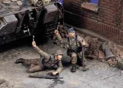 Grenade ! (2 figures)