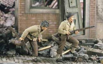 US Infantry WWII Running