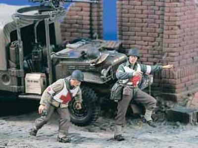 US Medics Running (2 figures)