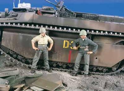 Marines WWII Checking Out (2 figures)