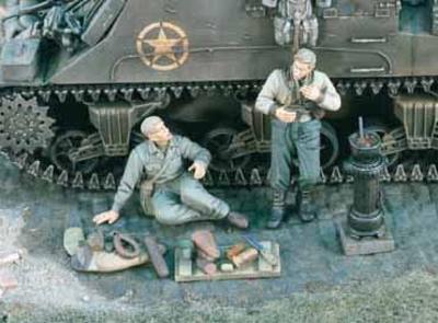 US Tankers Chow Time (2 figures)