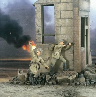 Red Army Charge WWII (2 figures)