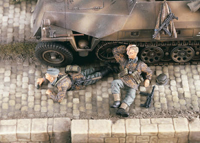 In Deep Trouble (2 figures)