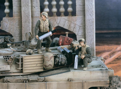 US Tankers Handling Ammo Iraq (2 Figures)