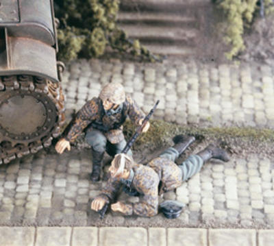 Pinned Down (2 figures)