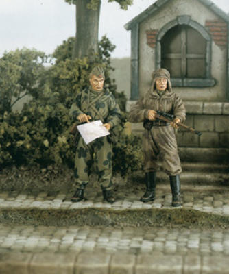 Soviet Scouts / Snipers WWII (2 figures)