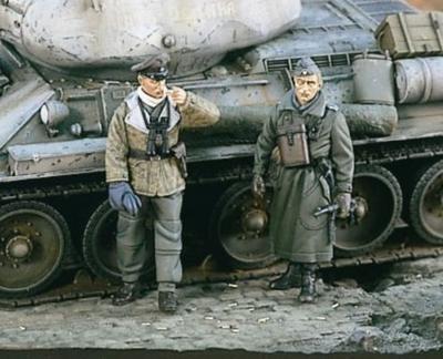 On the Road German WWII (2 Figures)